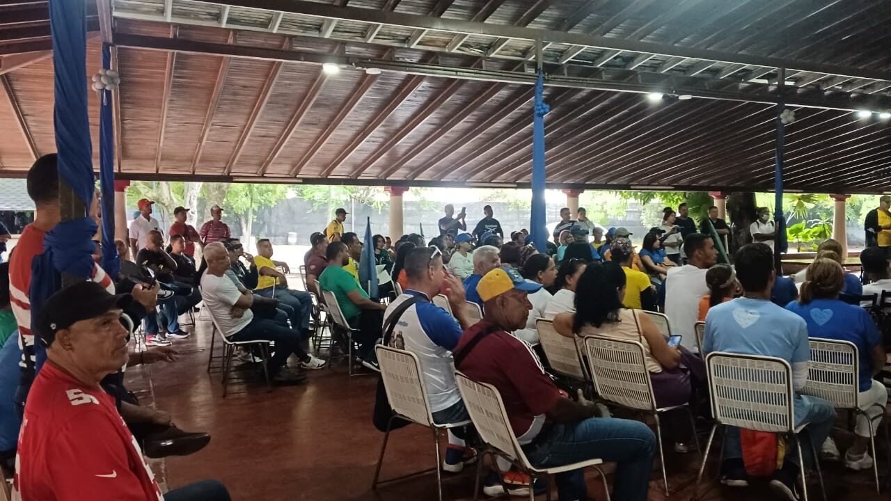Voluntariado Futuro Trabajadores en Carabobo expresa apoyo al presidente Nicolás Maduro